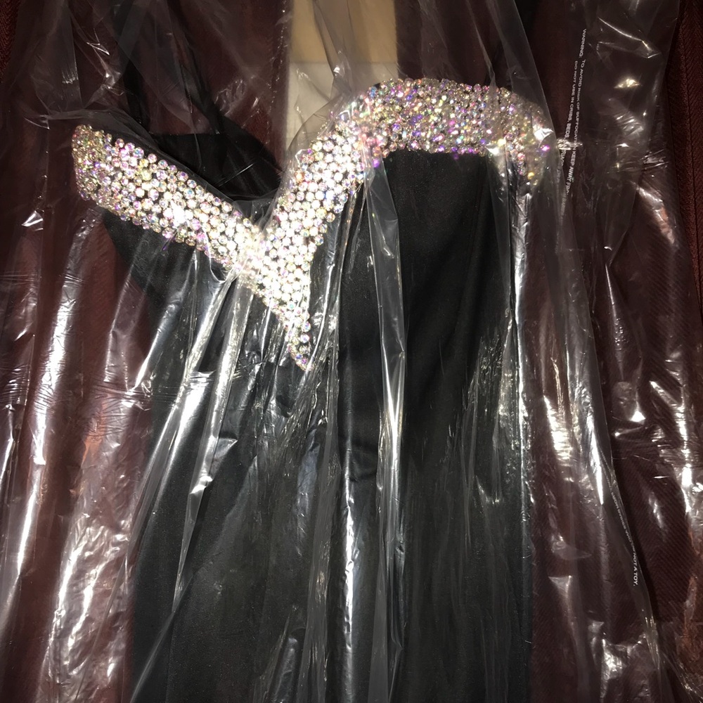 Tiffany’s prom dress - Picture 3 of 3